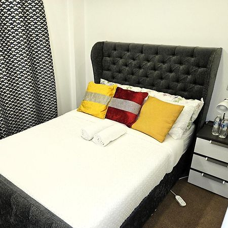 London Sleephouse Partying Is Not Allowed Pls Экстерьер фото